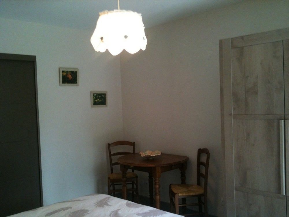 Le Mas De Servant Roulottes Et Chambres D'Hotes Auberives-en-Royans 外观 照片