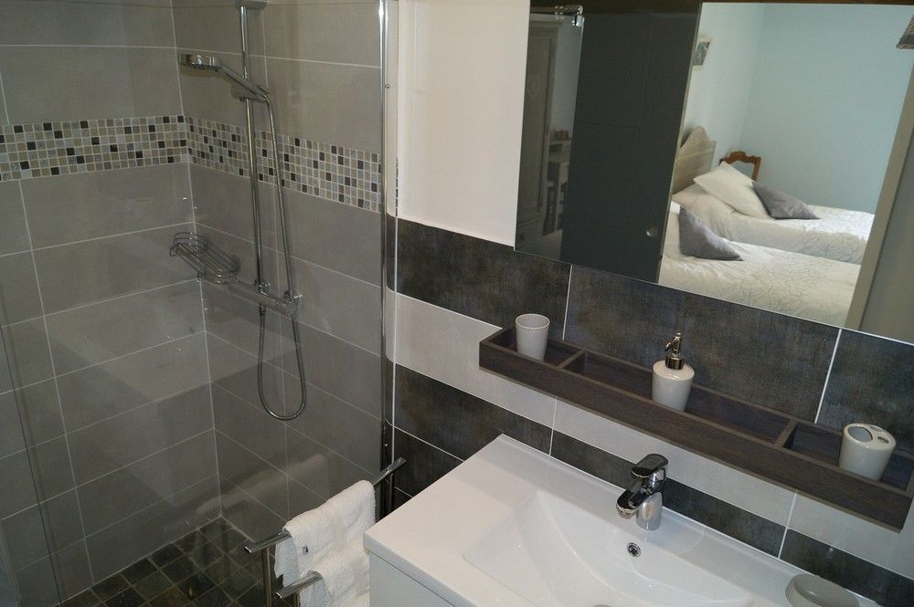 Le Mas De Servant Roulottes Et Chambres D'Hotes Auberives-en-Royans 外观 照片