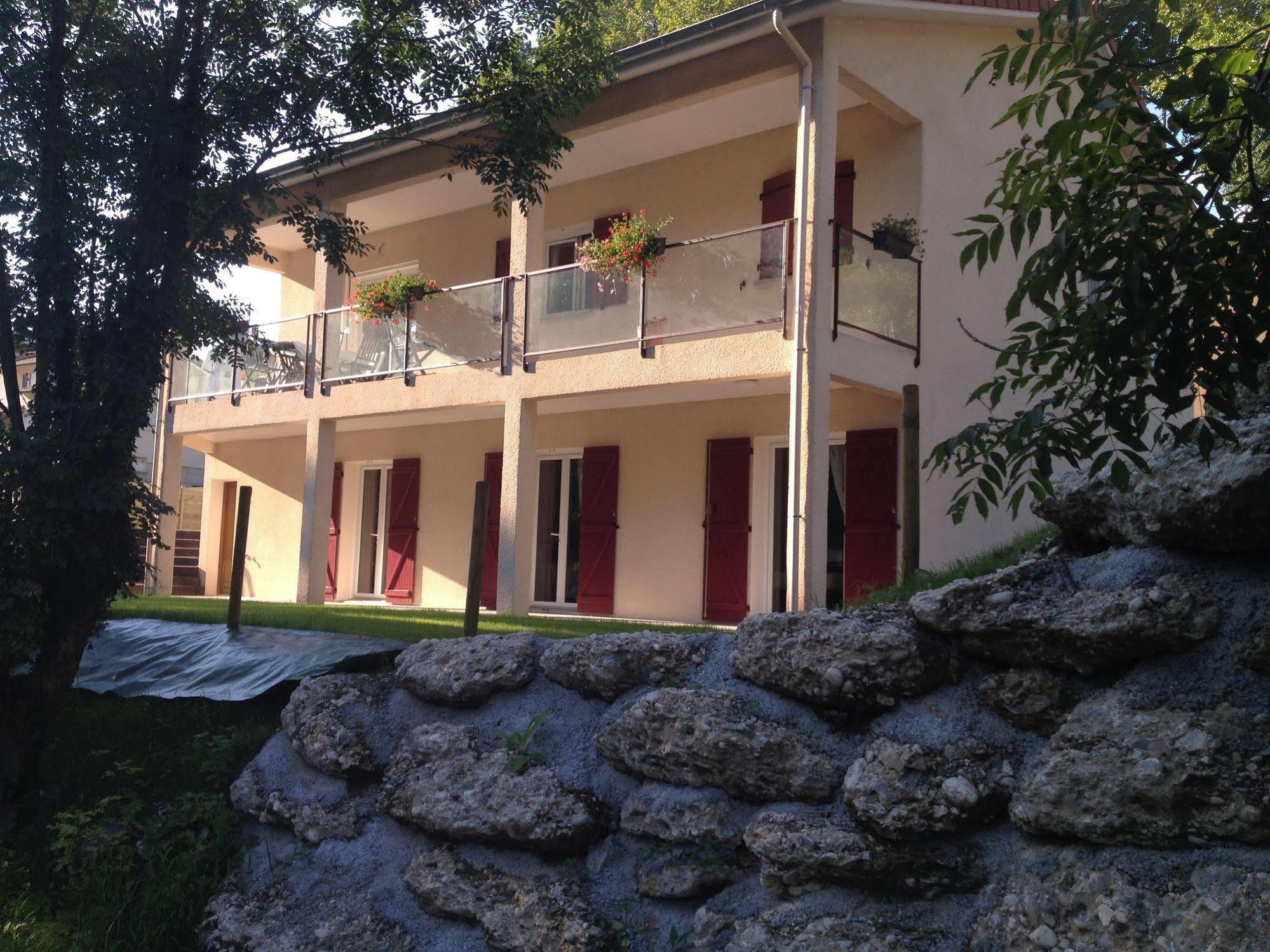 Le Mas De Servant Roulottes Et Chambres D'Hotes Auberives-en-Royans 外观 照片