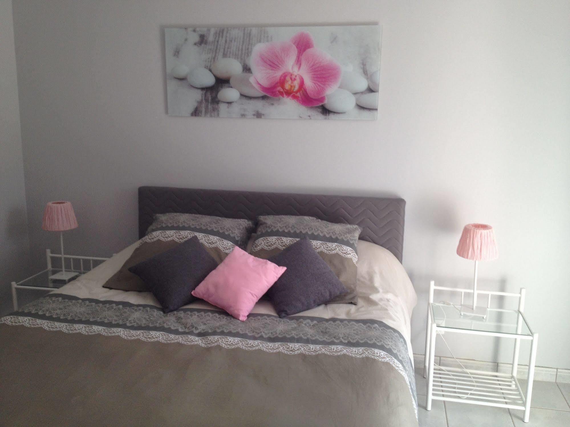 Le Mas De Servant Roulottes Et Chambres D'Hotes Auberives-en-Royans 外观 照片