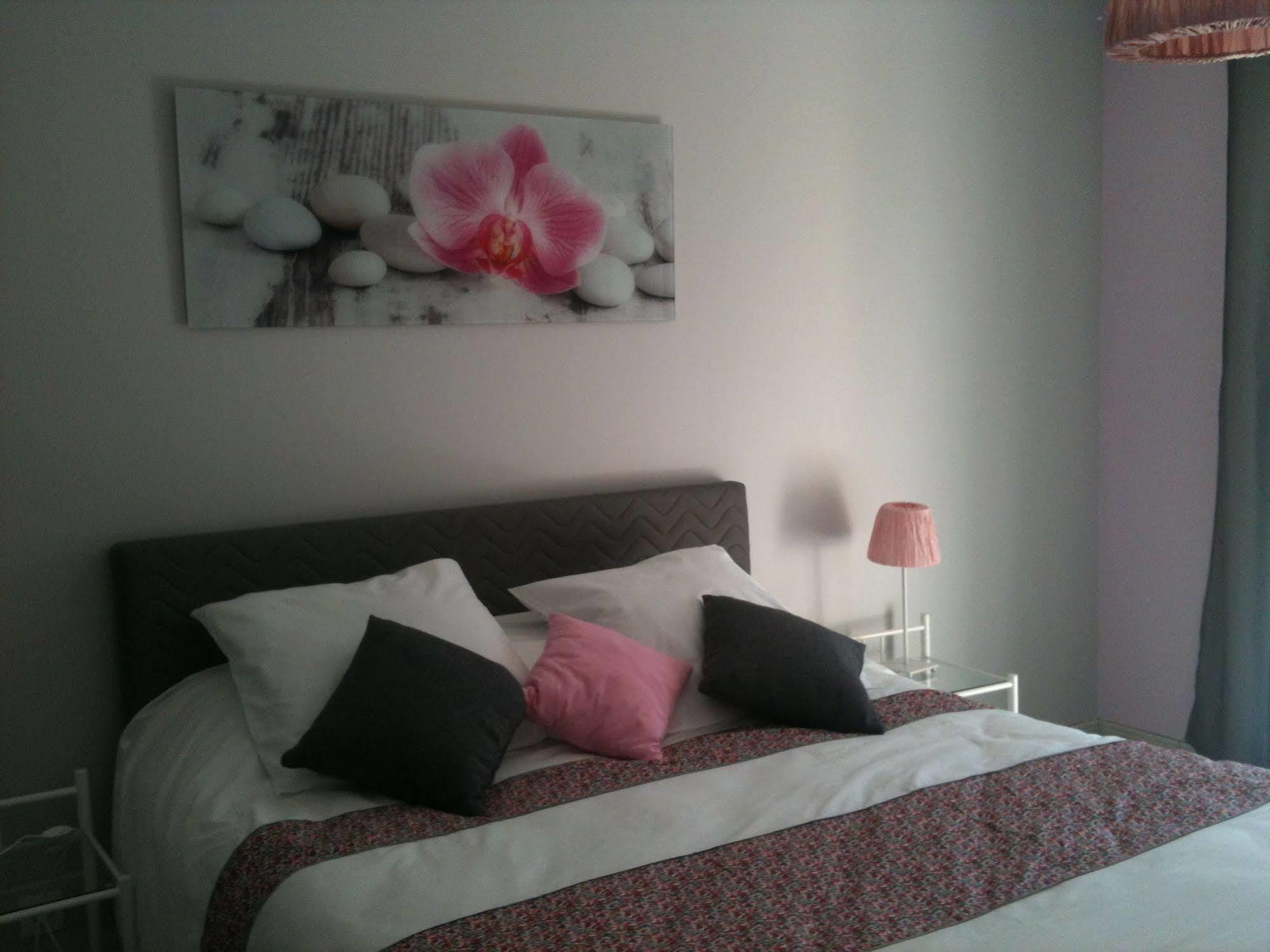 Le Mas De Servant Roulottes Et Chambres D'Hotes Auberives-en-Royans 外观 照片
