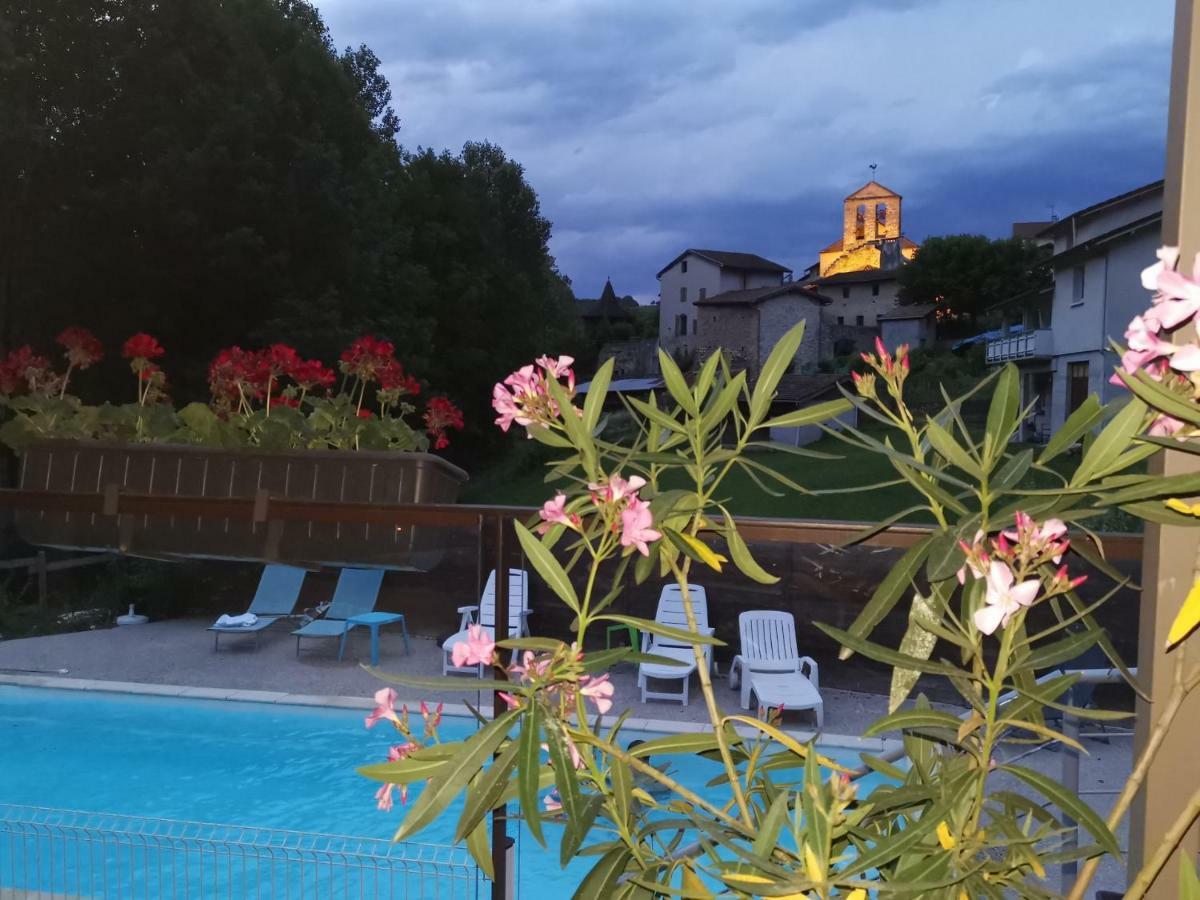Le Mas De Servant Roulottes Et Chambres D'Hotes Auberives-en-Royans 外观 照片